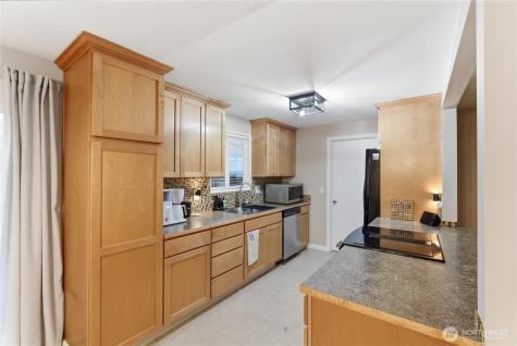 2569 Airline Way Oak Harbor WA 98277