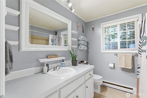 2569 Airline Way Oak Harbor WA 98277