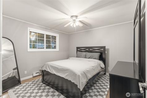 2569 Airline Way Oak Harbor WA 98277