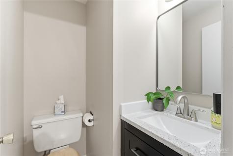2569 Airline Way Oak Harbor WA 98277