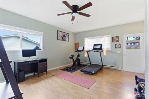 2569 Airline Way Oak Harbor WA 98277