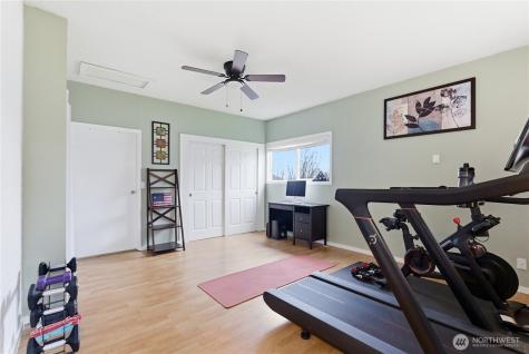 2569 Airline Way Oak Harbor WA 98277
