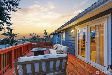 2569 Airline Way Oak Harbor WA 98277