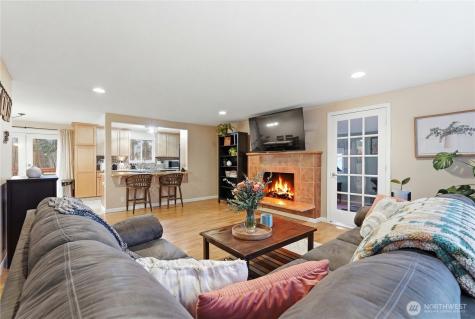 2569 Airline Way Oak Harbor WA 98277