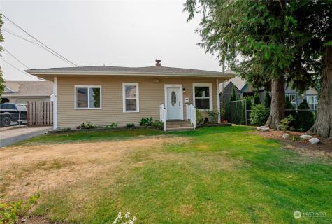 413 Main Street Lynden WA 98264