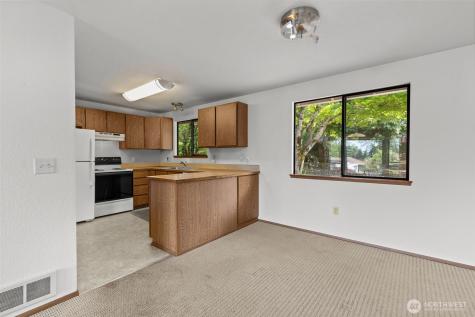 8111 NE 157th Kenmore WA 98028