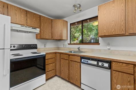 8111 NE 157th Kenmore WA 98028