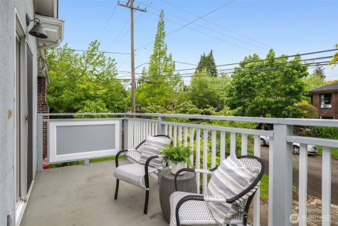 828 24th Avenue Seattle WA 98122
