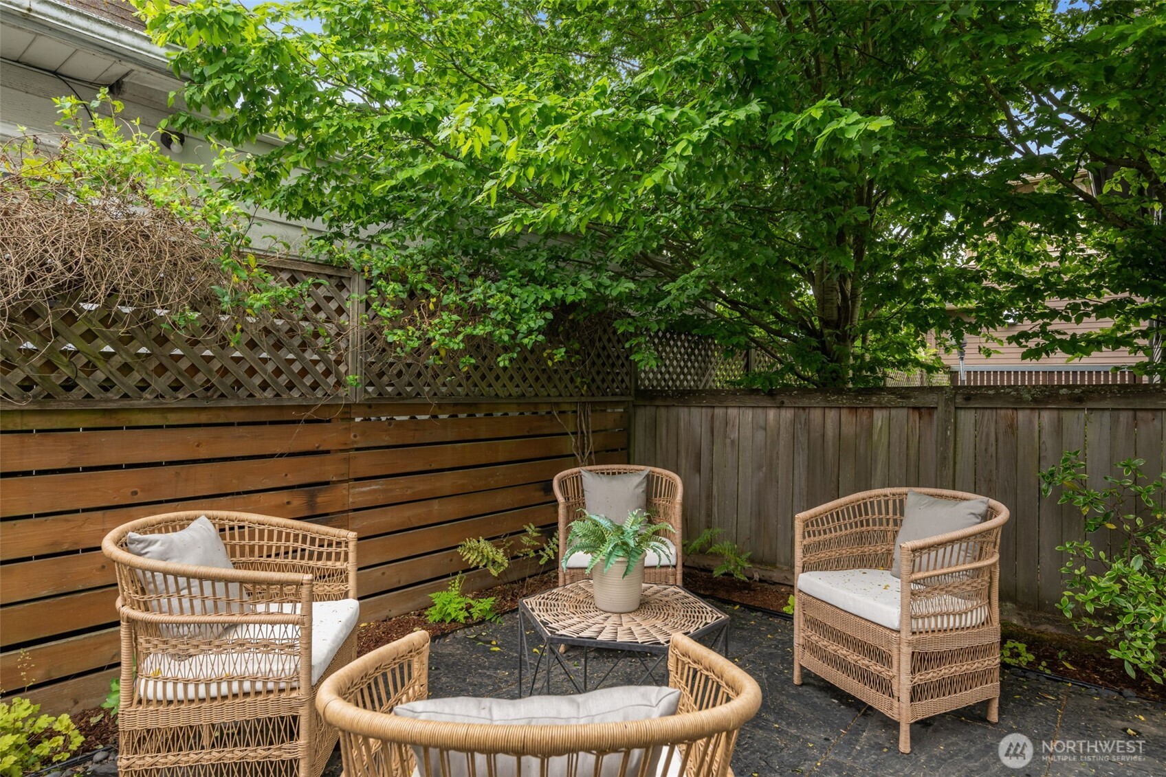 828 24th Avenue Seattle WA 98122