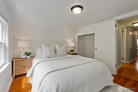 828 24th Avenue Seattle WA 98122
