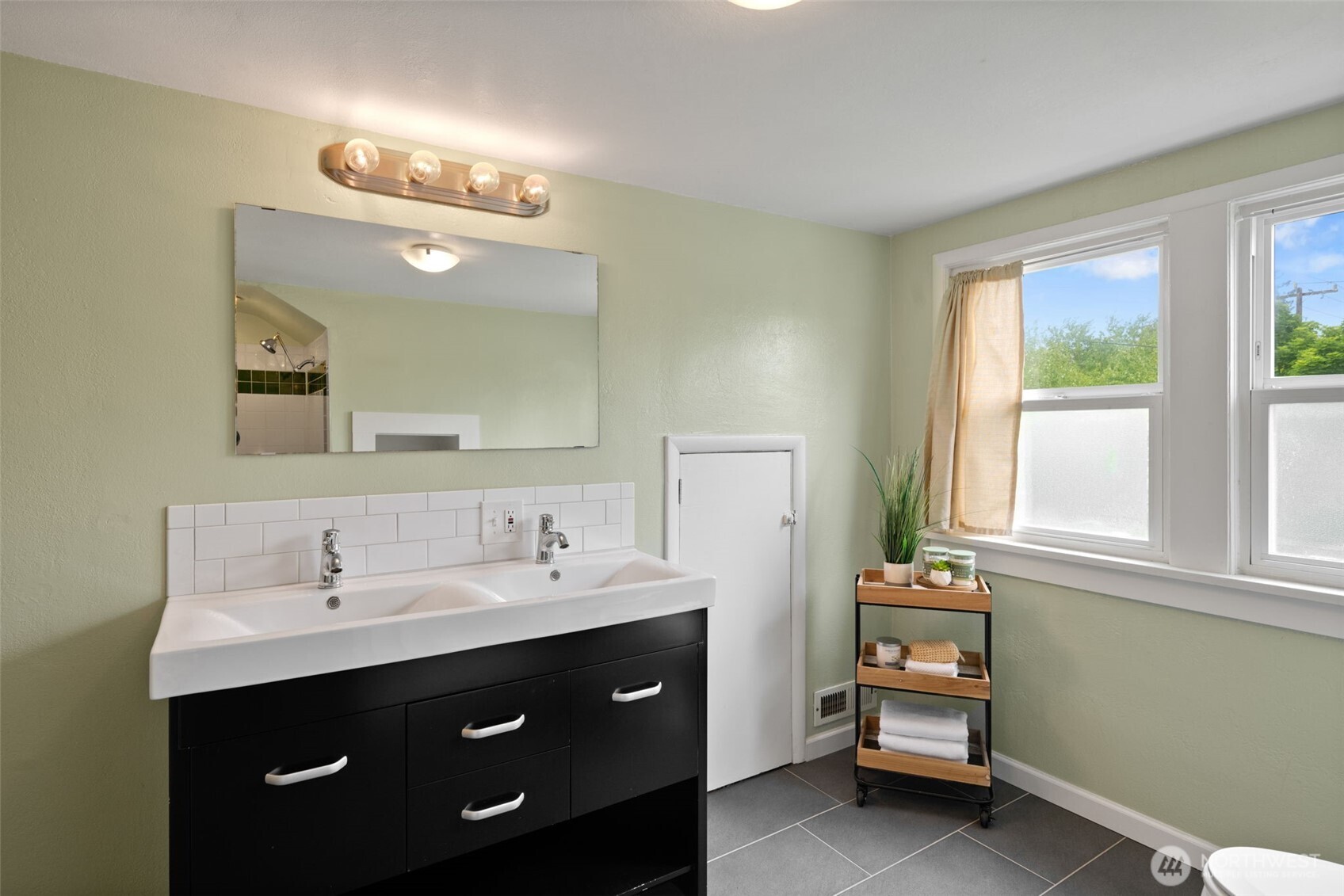 828 24th Avenue Seattle WA 98122