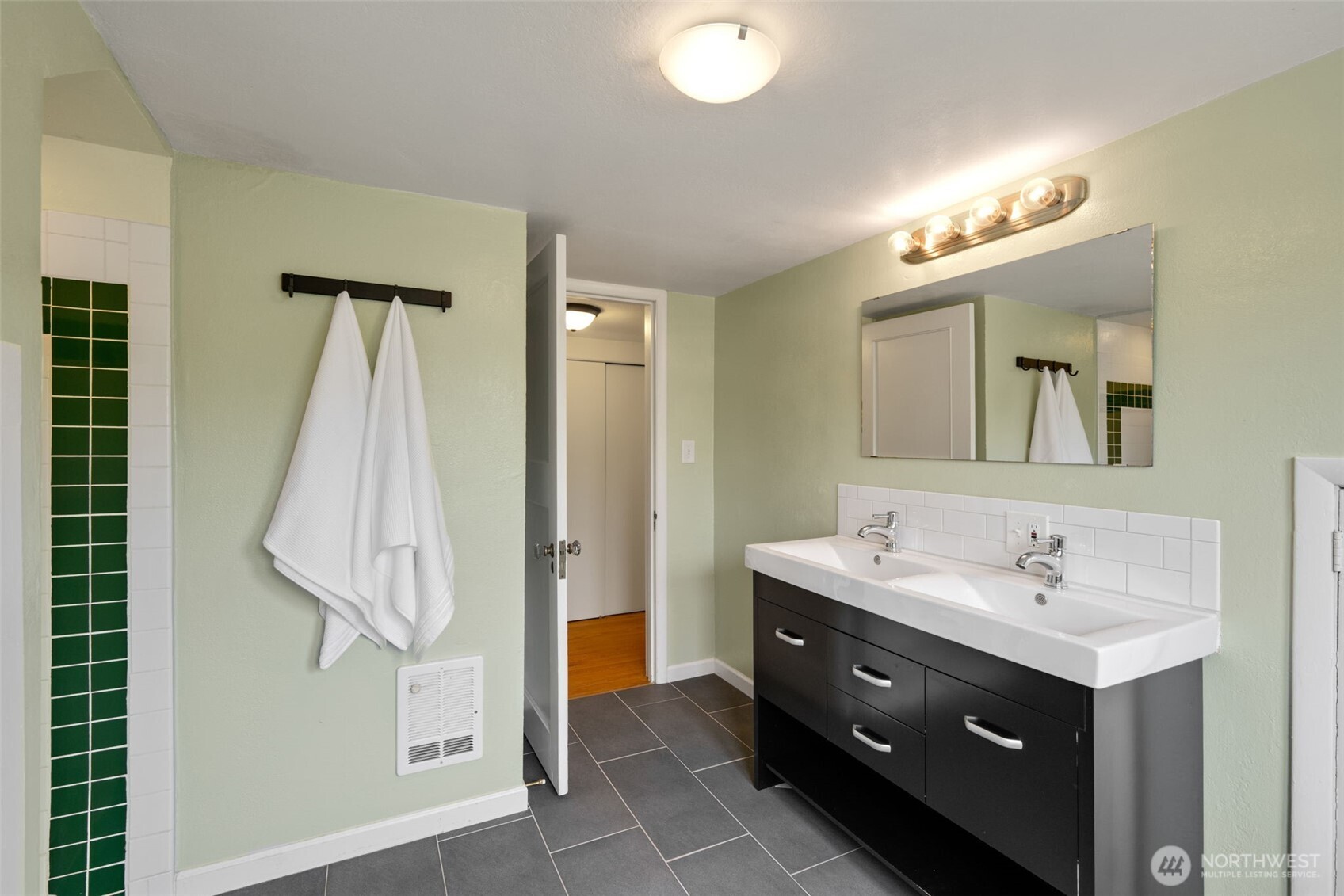 828 24th Avenue Seattle WA 98122
