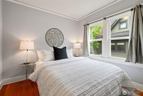 828 24th Avenue Seattle WA 98122
