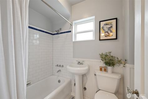 828 24th Avenue Seattle WA 98122