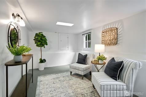 828 24th Avenue Seattle WA 98122