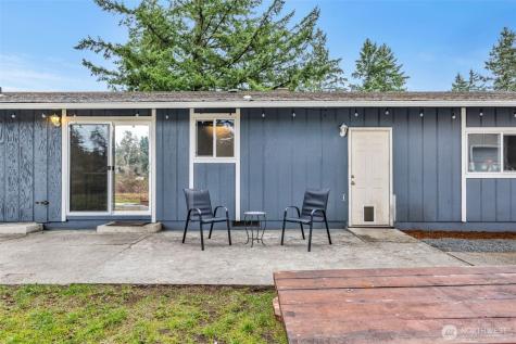 15802 Avenue Court East Puyallup WA 98375
