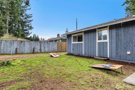 15802 Avenue Court East Puyallup WA 98375