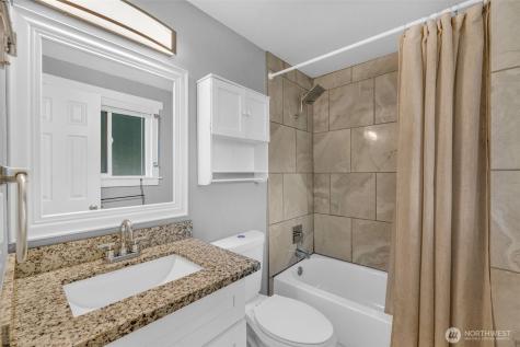 15802 Avenue Court East Puyallup WA 98375