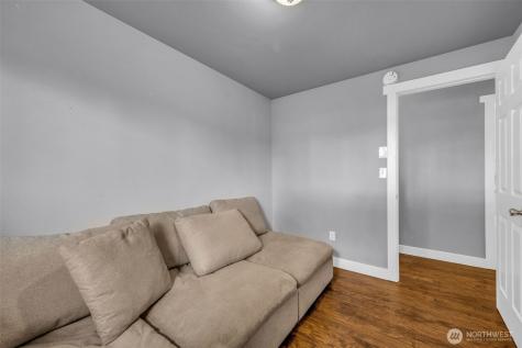 15802 Avenue Court East Puyallup WA 98375