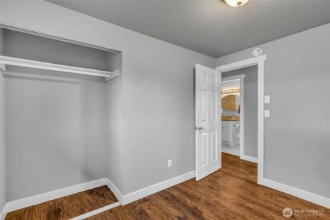 15802 Avenue Court East Puyallup WA 98375