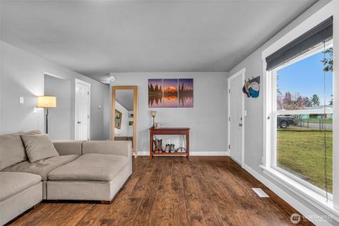 15802 Avenue Court East Puyallup WA 98375