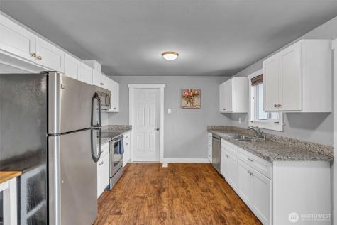 15802 Avenue Court East Puyallup WA 98375