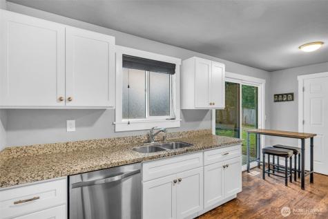 15802 Avenue Court East Puyallup WA 98375