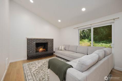 2225 107th Avenue E Edgewood WA 98372