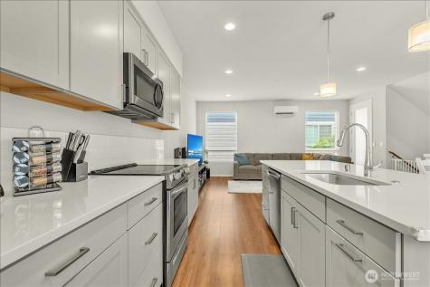 13628 Manor Way Lynnwood WA 98087