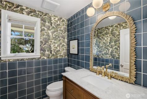 37 Tatoosh Key Bellevue WA 98006