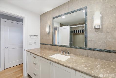 37 Tatoosh Key Bellevue WA 98006