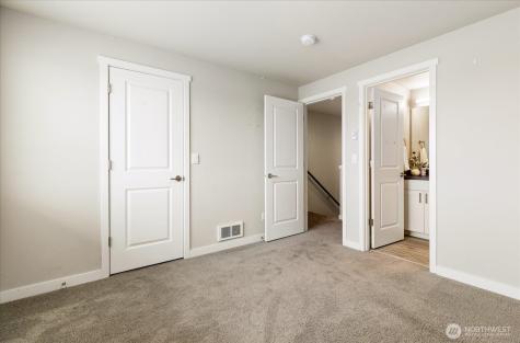 205 SW 4th Lane Oak Harbor WA 98277