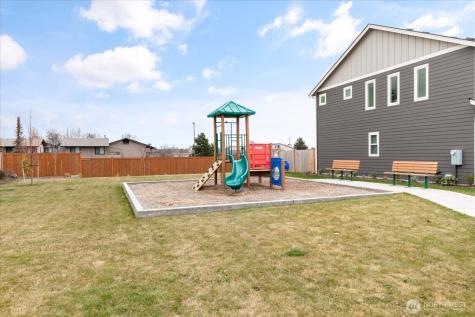 205 SW 4th Lane Oak Harbor WA 98277