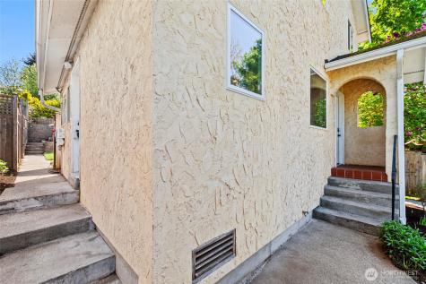 5620 38th Avenue SW Seattle WA 98126