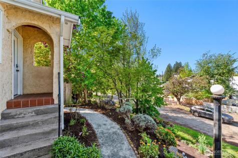 5620 38th Avenue SW Seattle WA 98126