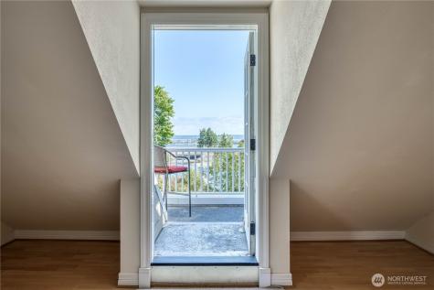 10295 NE West Kingston Road Kingston WA 98346