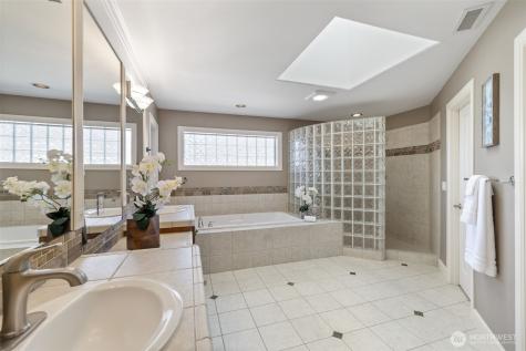 1915 205th Place NE Sammamish WA 98074