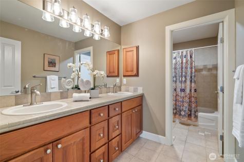 1915 205th Place NE Sammamish WA 98074