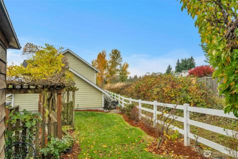 2724 74th Drive NE Marysville WA 98270