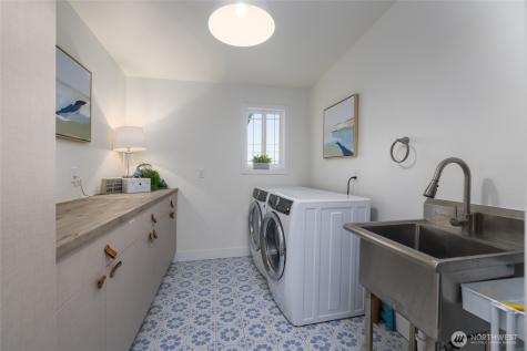 2575 West Beach Road Oak Harbor WA 98277