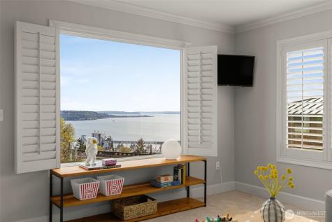 1223 7th Avenue W Seattle WA 98119