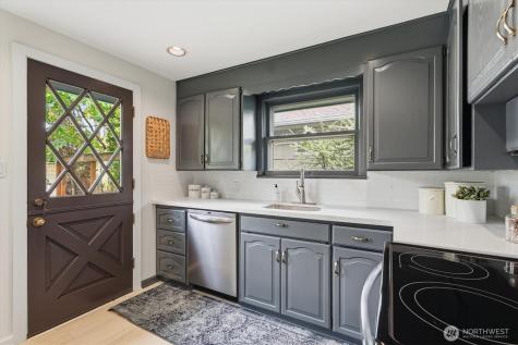 6321 18th Avenue NE Seattle WA 98115