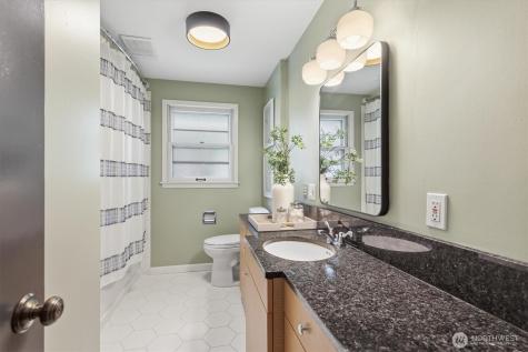 6321 18th Avenue NE Seattle WA 98115