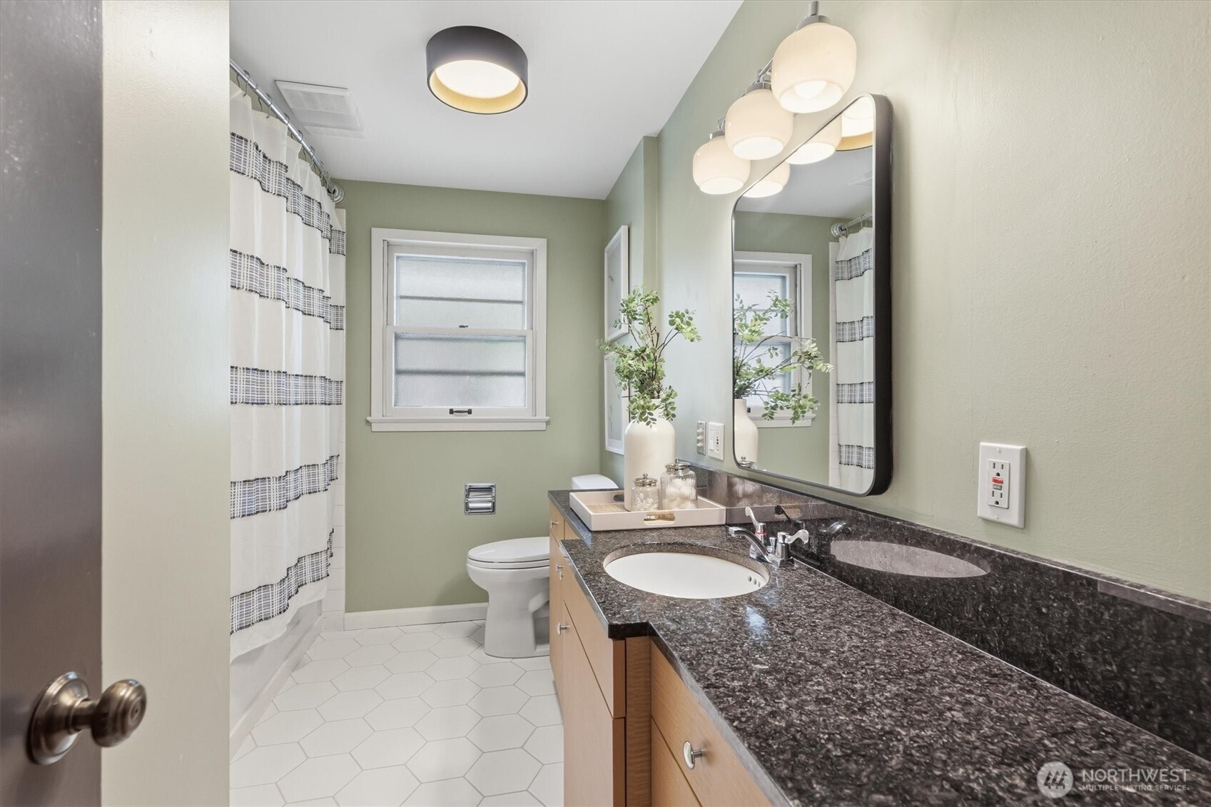 6321 18th Avenue NE Seattle WA 98115