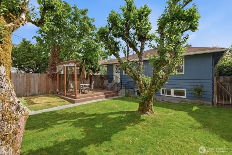 6321 18th Avenue NE Seattle WA 98115