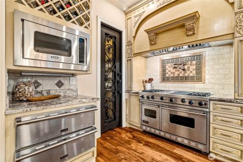 2727 101st Place NE Bellevue WA 98004
