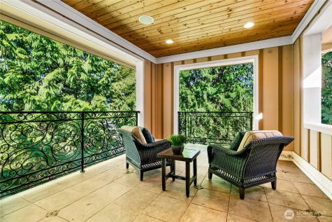 2727 101st Place NE Bellevue WA 98004