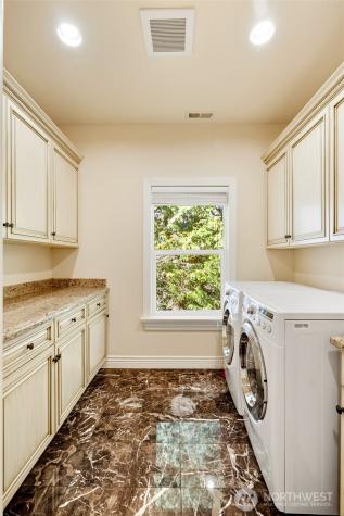 2727 101st Place NE Bellevue WA 98004