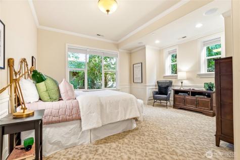 2727 101st Place NE Bellevue WA 98004