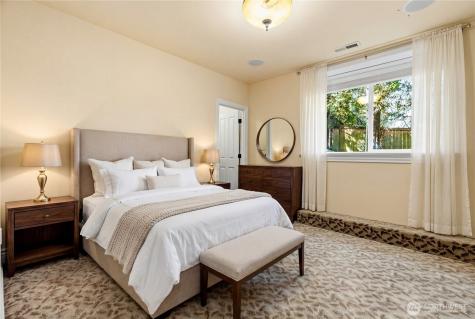 2727 101st Place NE Bellevue WA 98004